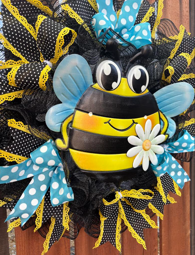 Bee with Daisy Handmade Wreath